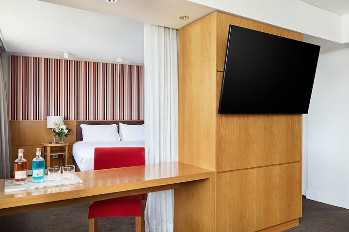 Room 13 of 87