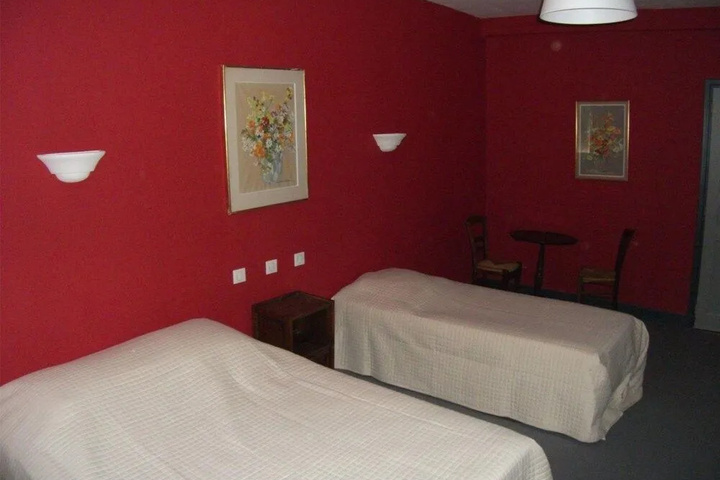 Room 6 of 18