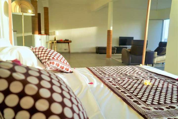 Room 9 of 37