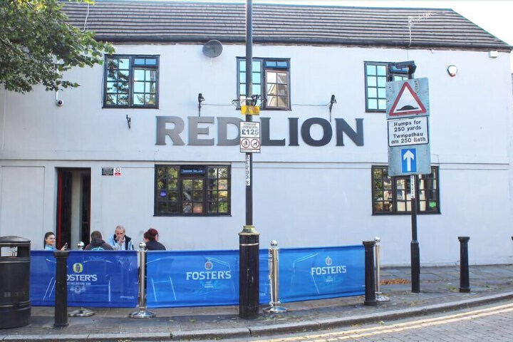 RED LION HOTEL