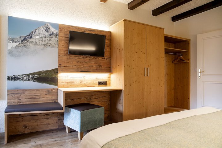 Room 8 of 117