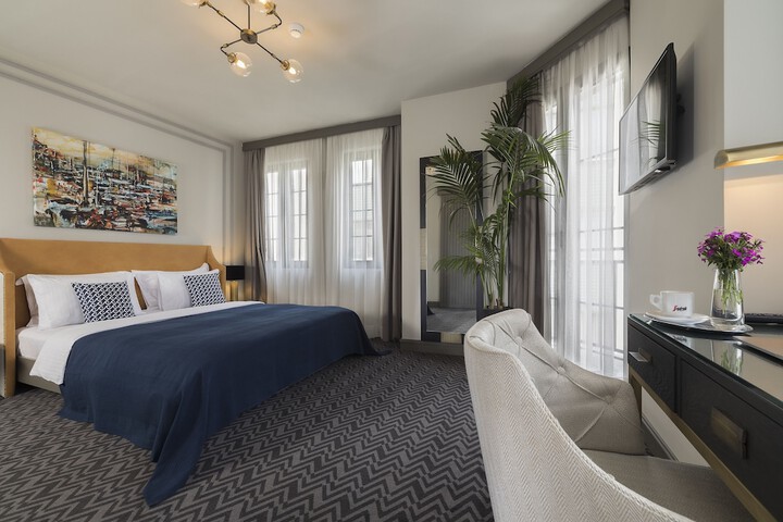 Room 13 of 62