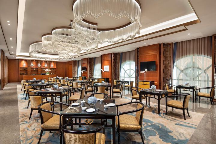 Dining 33 of 42