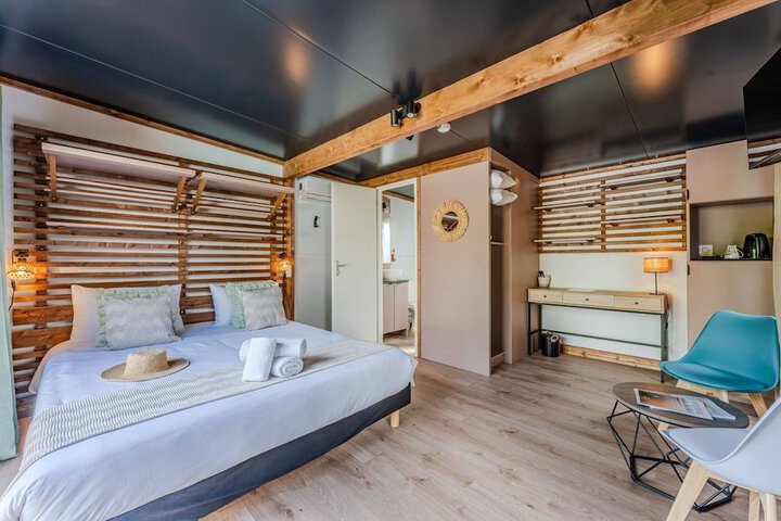 Room 10 of 33