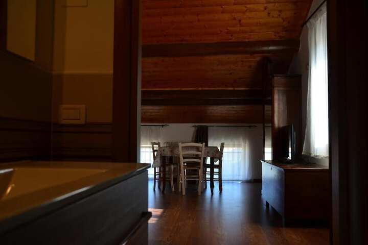 Dining 33 of 41