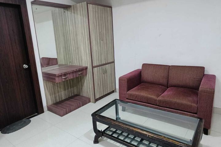 Room 7 of 32