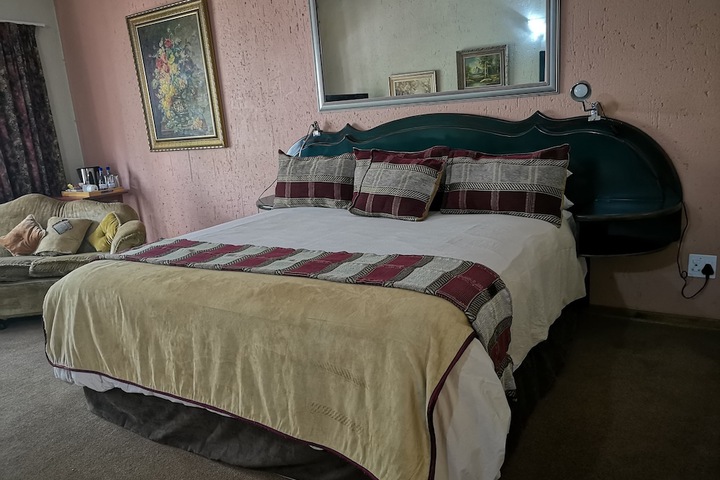 Room 5 of 15