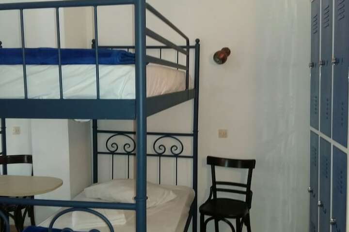 Room 12 of 103