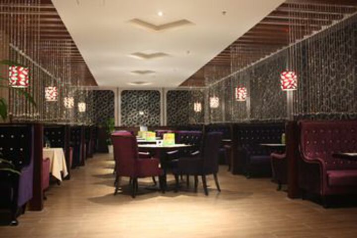 Lounge 4 of 21