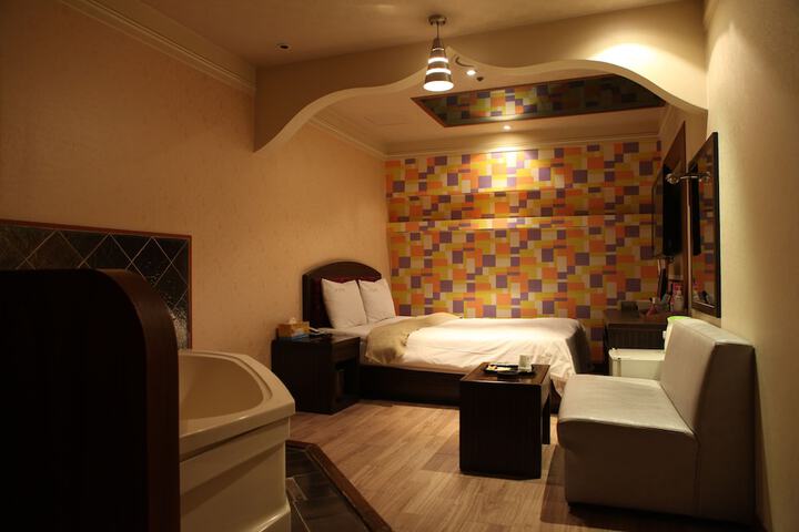 Room 12 of 35