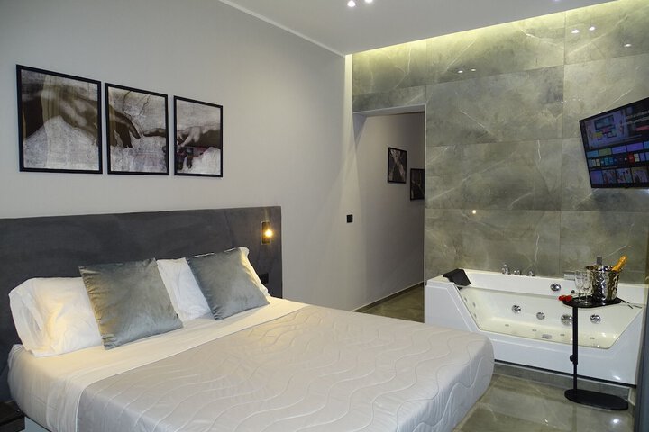 Room 27 of 105