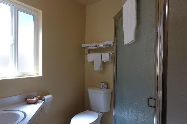 2 Double Beds Private Bathroom (7 of 9)