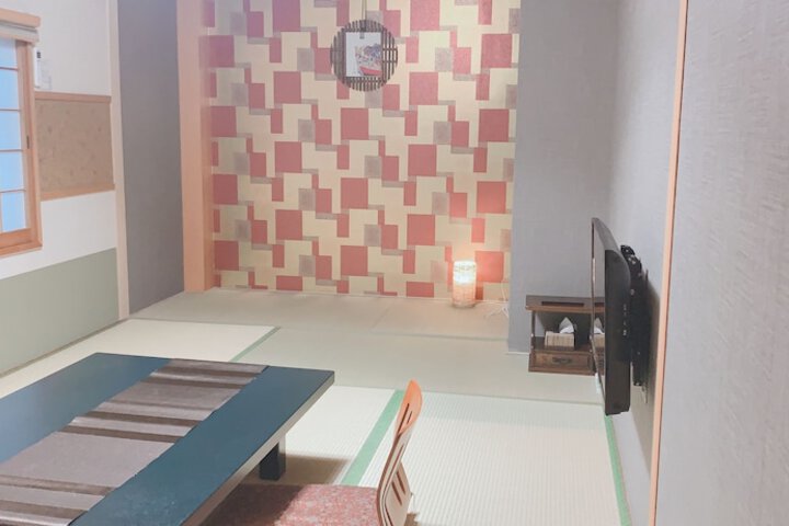 Room 12 of 18