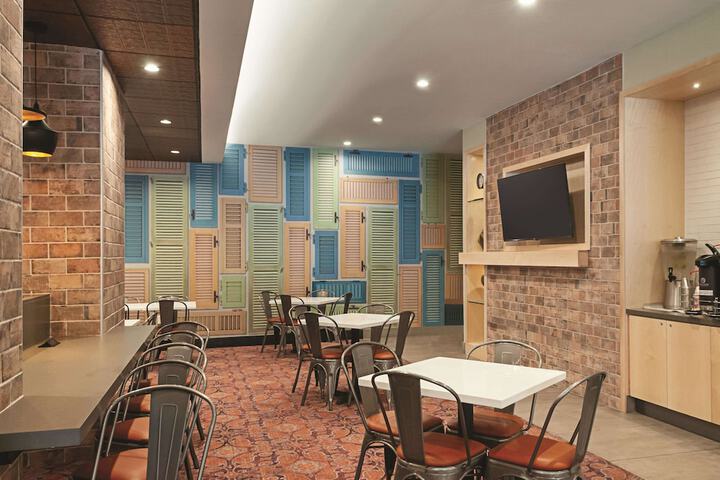 Breakfast area