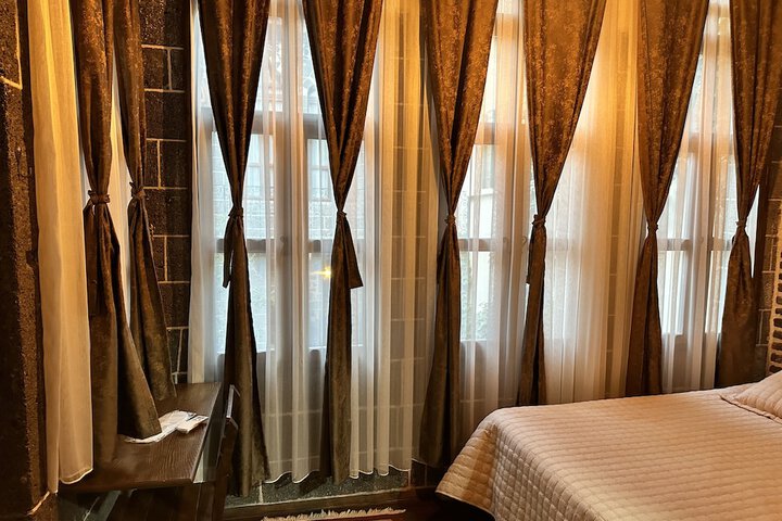Room 11 of 33