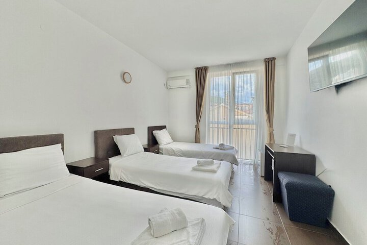 Room 3 of 73