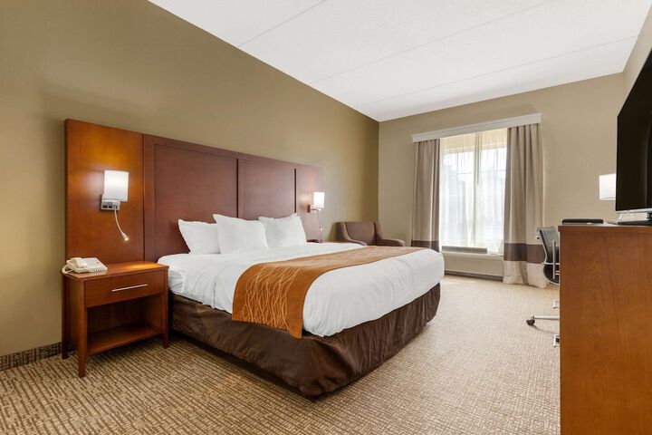 1 King Bed (12 of 14)
