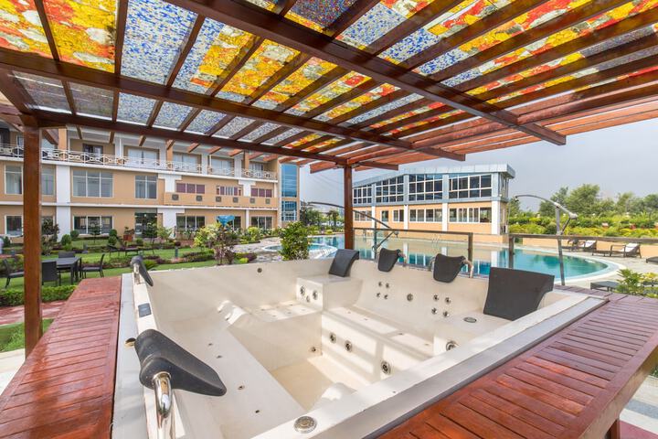 Pool 51 of 110