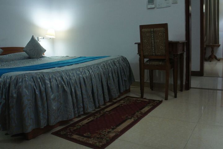 Room 7 of 16