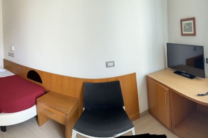 Room 7 of 32