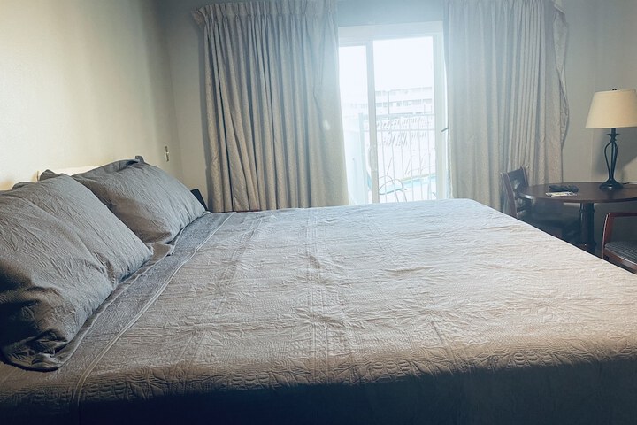 Comfort Room 1 King Bed Kitchen (42 of 70)