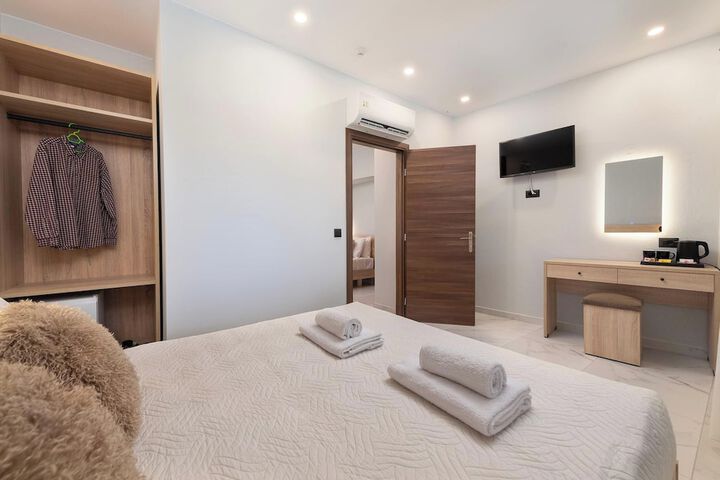 Room 14 of 36