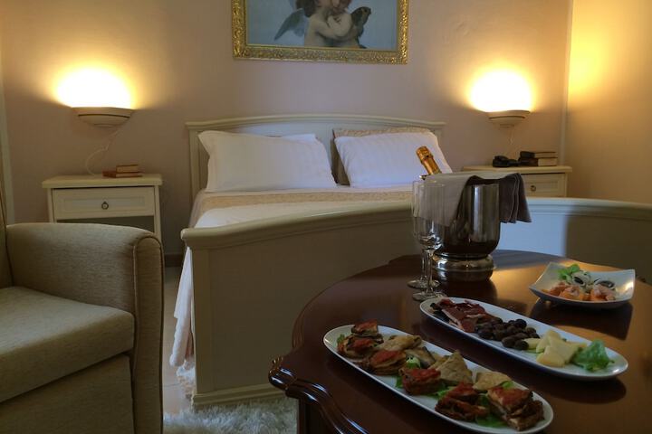 Room 13 of 38