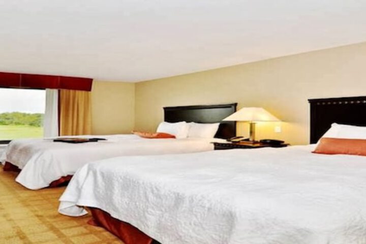 2 Queen Beds (1 of 5)