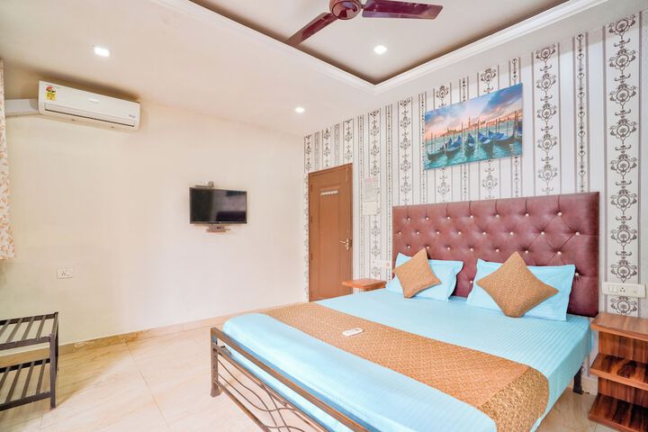 Room 9 of 28