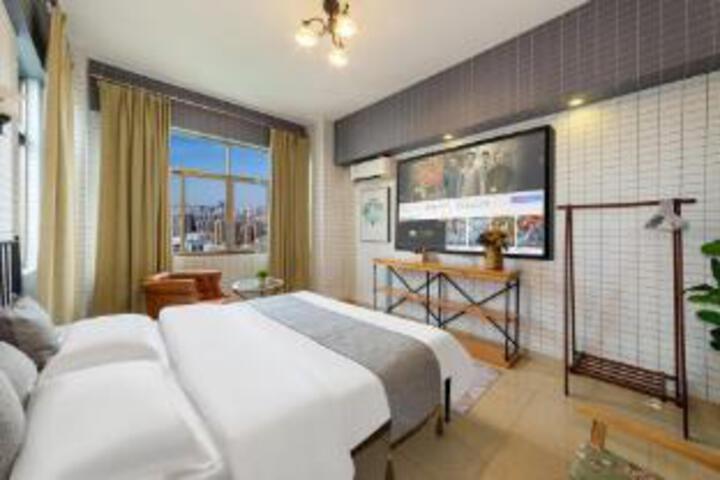 Room 4 of 5