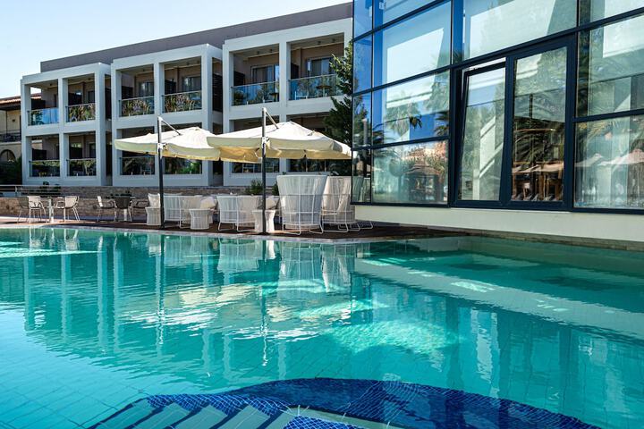 Pool 38 of 60