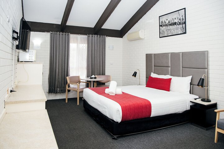 Room 12 of 33
