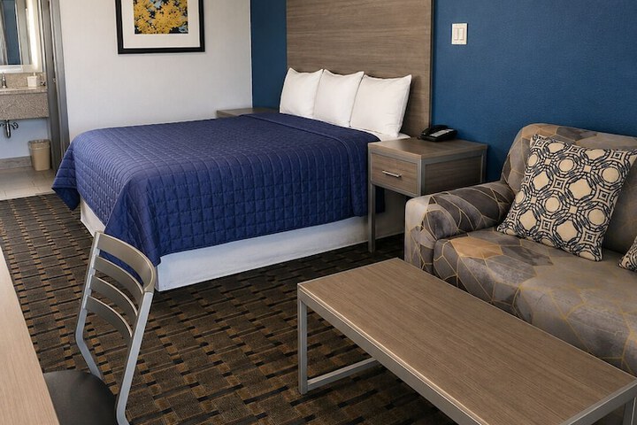 Room 4 of 15