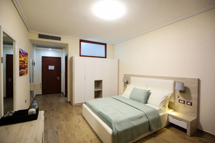 Room 4 of 43