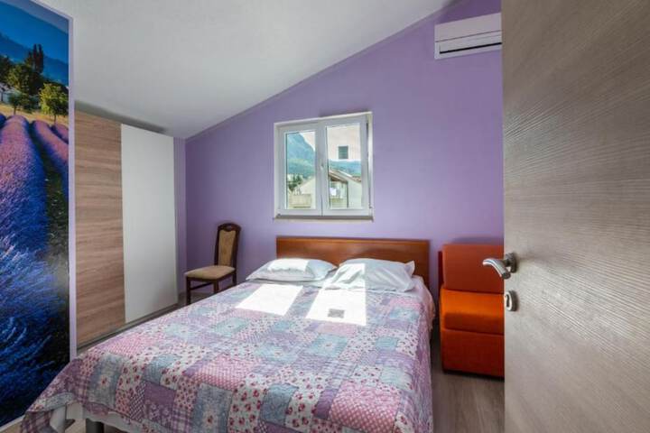 Room 3 of 44