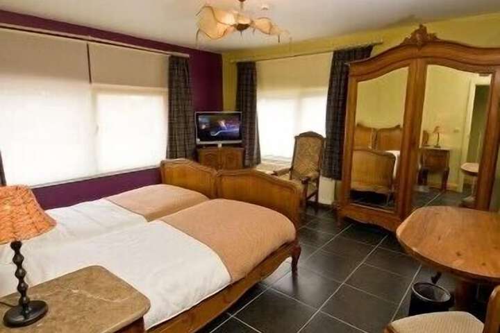Room 15 of 39
