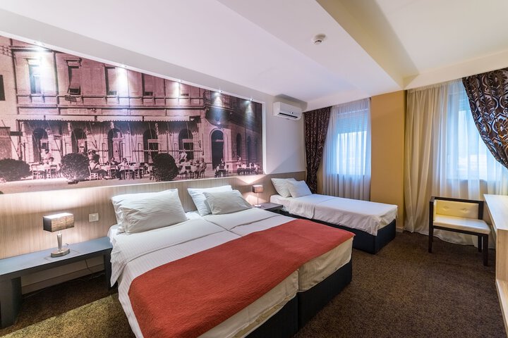 Room 50 of 103