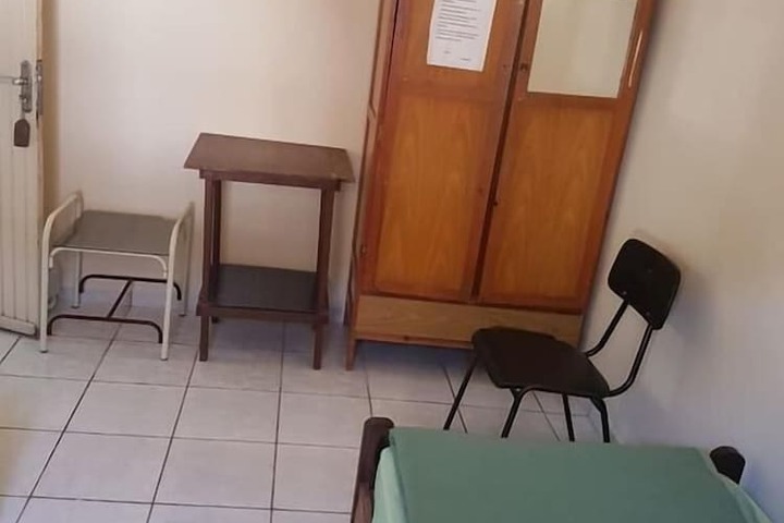 Room 5 of 18
