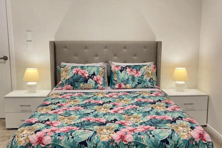 Room 4 of 16