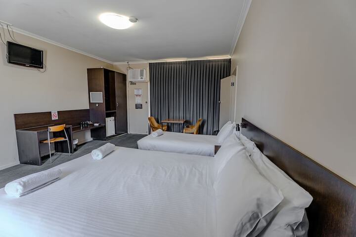 Room 28 of 68