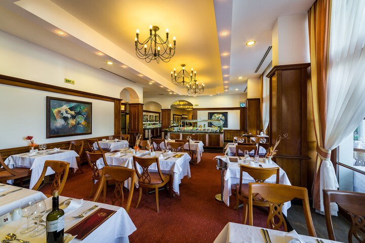 Dining 89 of 173