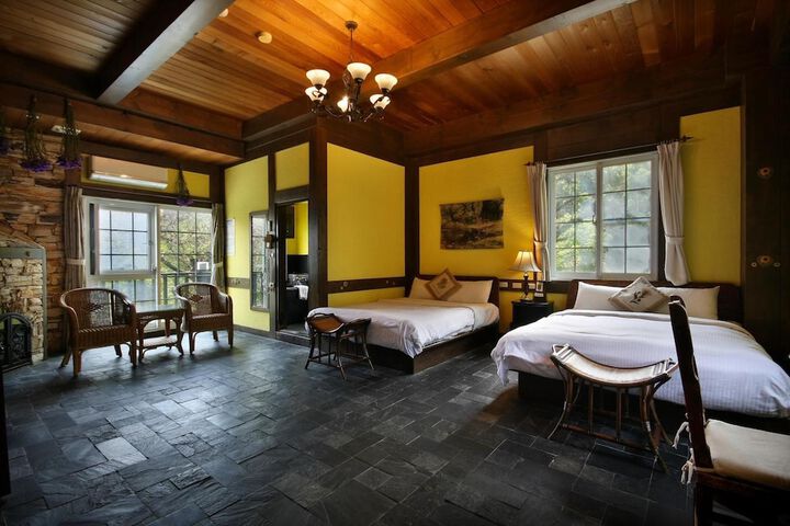 Room 4 of 73