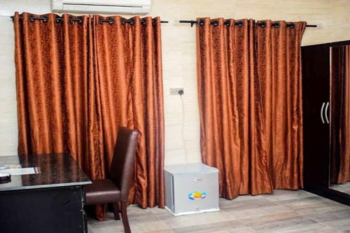 Room 10 of 24