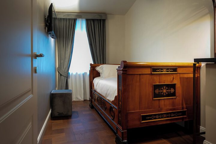 Room 41 of 120