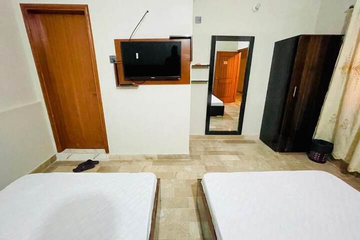 Room 4 of 36