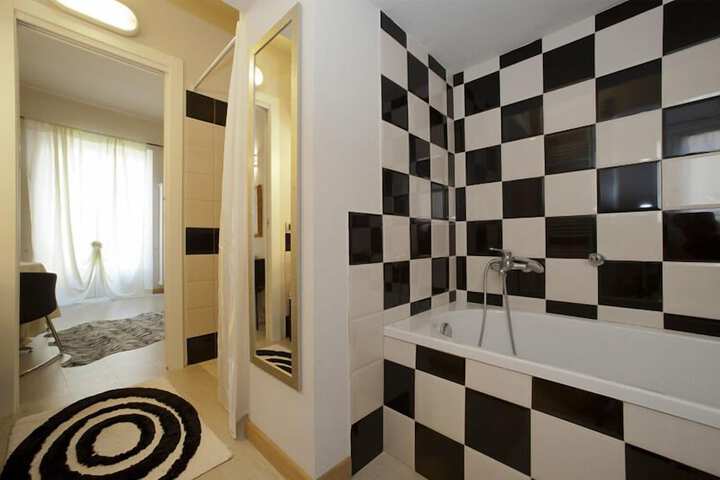 Room 27 of 49