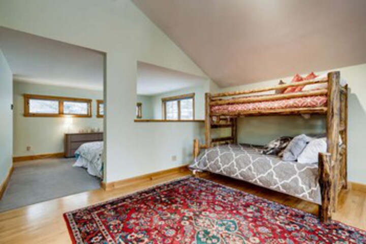 Room 26 of 38