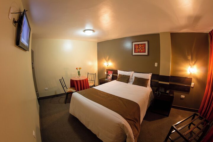 Room 10 of 17