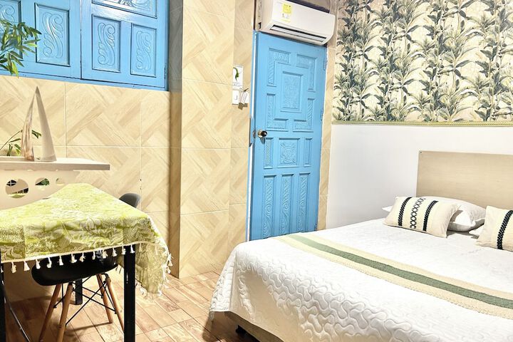 Room 6 of 12