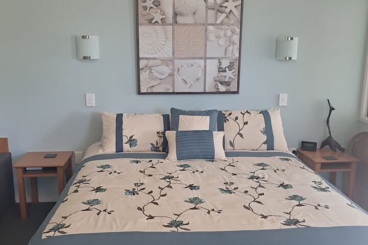 Room 12 of 37
